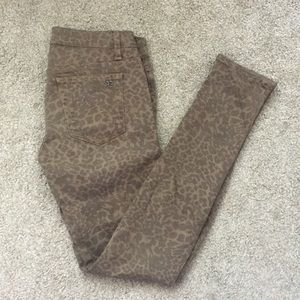 NWOT [Joe’s Jeans] Cheetah Skinny Chelsea Jeans 27